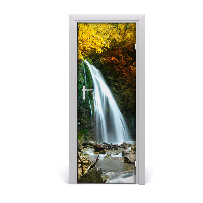 Papier peint porte Cascade dans une forêt d'automne