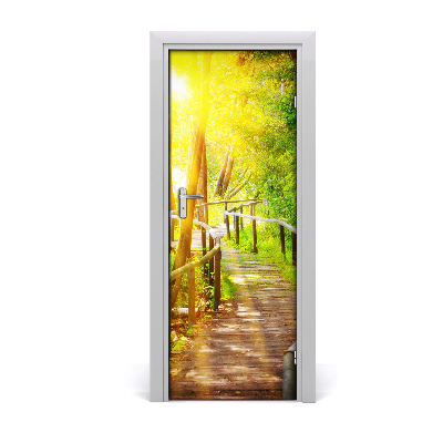 Papier peint porte Chemin dans la forêt parmi les arbres