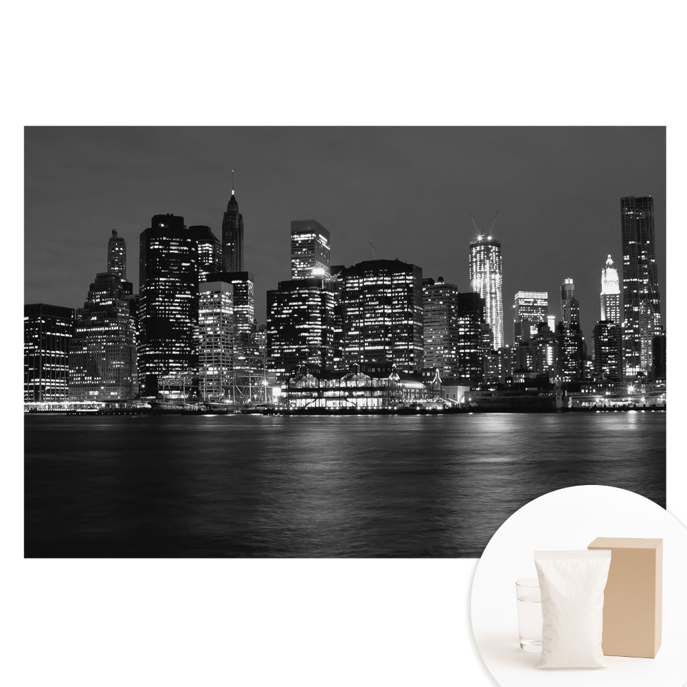Papier peint photo grand format Panorama d'une ville la nuit avec reflet dans l'eau