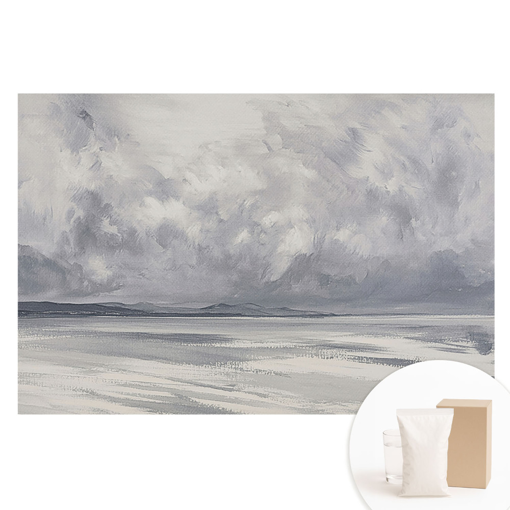 Papier peint photo intissé Nuages sombres au-dessus d'une mer calme