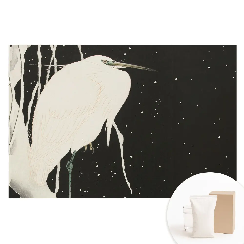 Papier peint intissé Un oiseau sur une branche par une soirée d'hiver