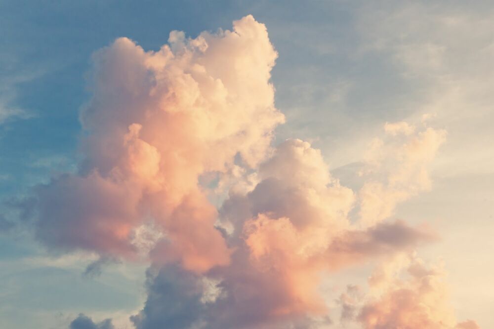 Papier peint panoramique Nuages roses dans un ciel bleu