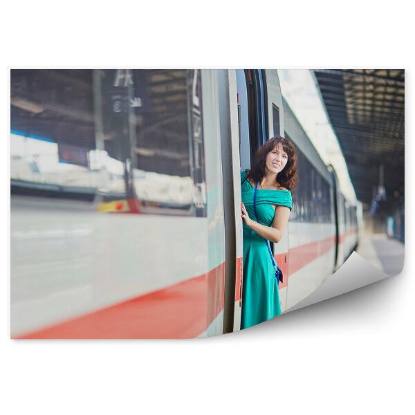 Papier peint Jeune femme quai de gare Paris