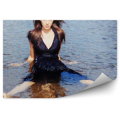 Papier peint Jeune femme dans l'eau