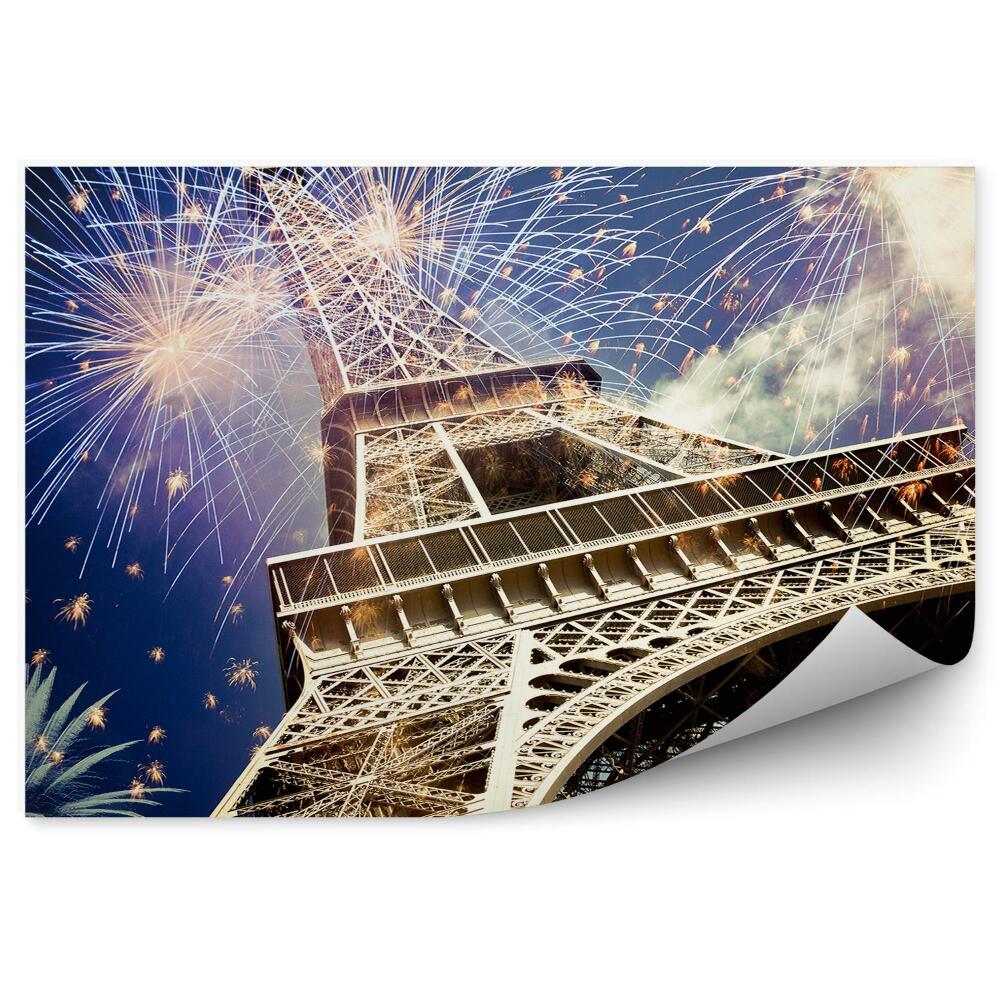 Papier peint Vue de dessous de la tour eiffel feu d'artifice