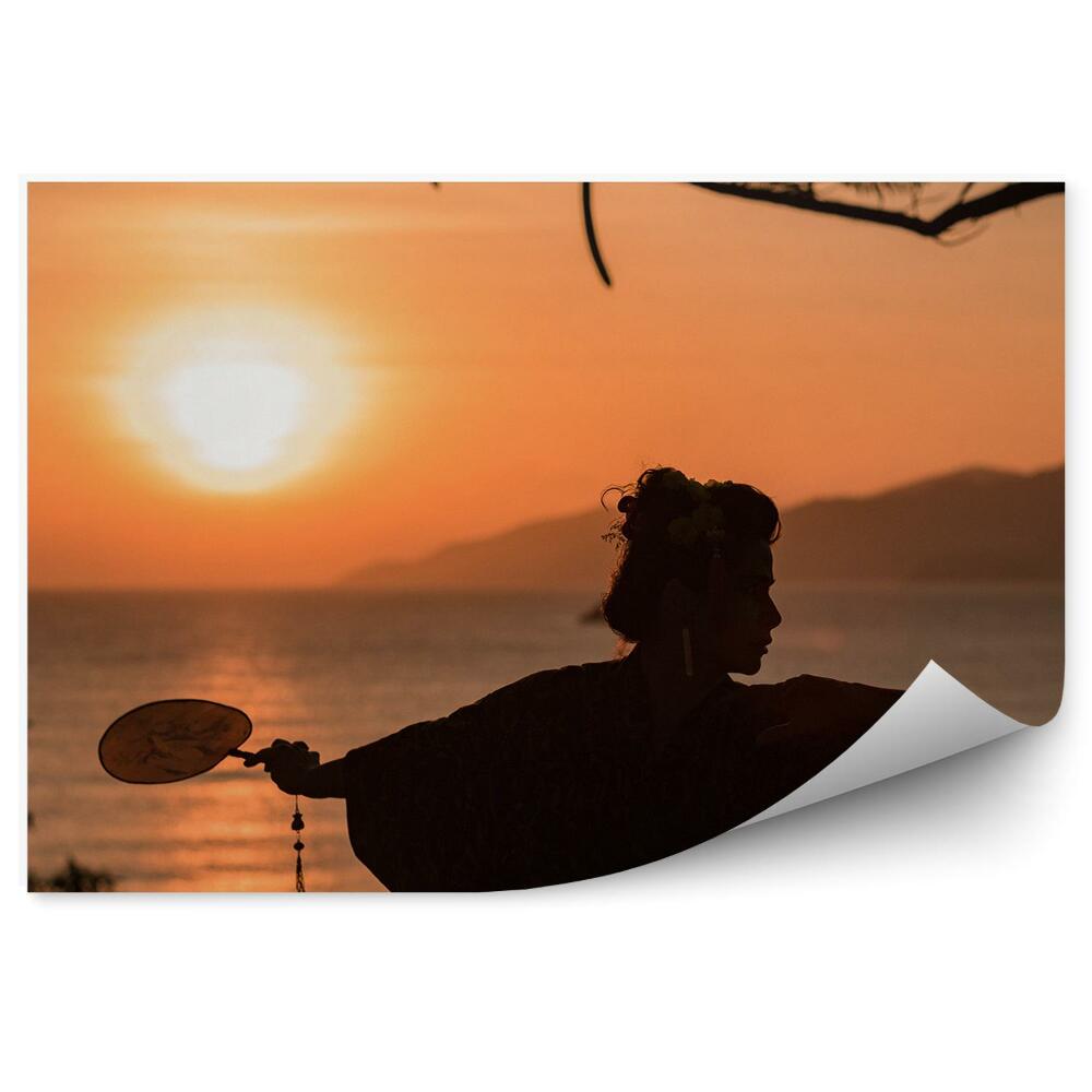 Papier peint Danse geisha kimono femme eau nature