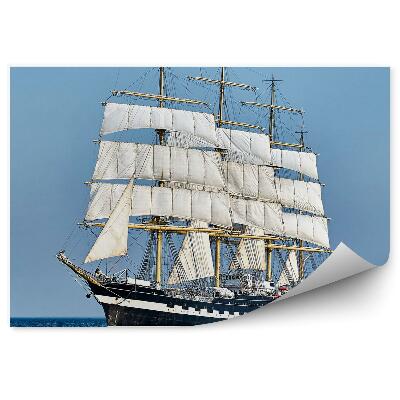 Papier peint Longue voile de bateau vue du rivage ciel bleu