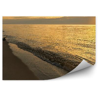 Papier peint Soleil orange Empreintes de pas sur le sable