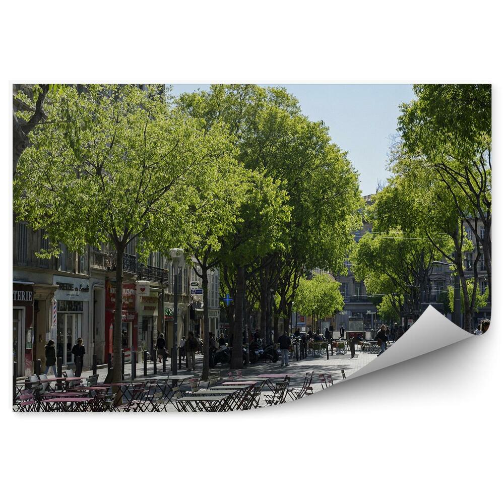Papier peint Vieille Ville Arbres Chaises Tables Personnes