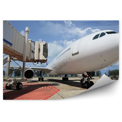 Papier peint Avion stationné sur une piste d'aéroport