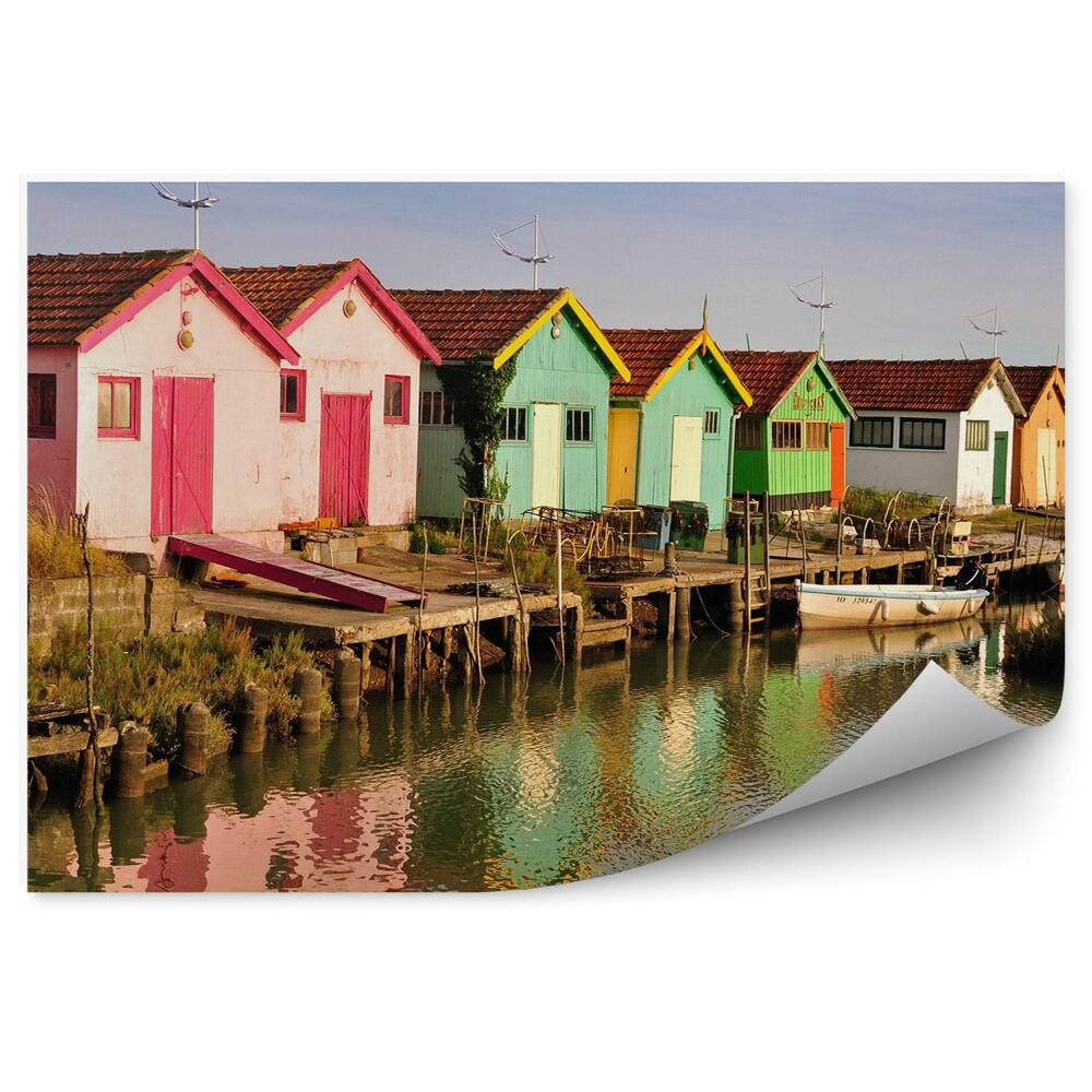 Papier peint Bâtiments Colorés Bateau Pont Lac Ciel Nuages