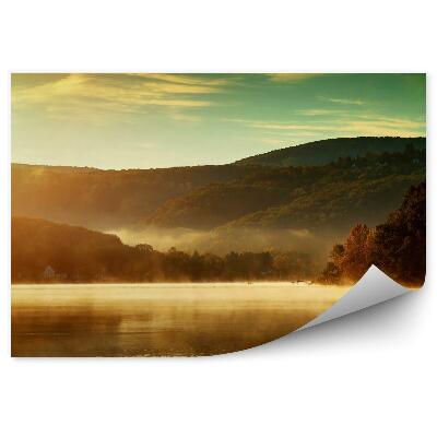 Tapisserie murale Magnifique paysage d'automne d'un lac dans la brume du matin