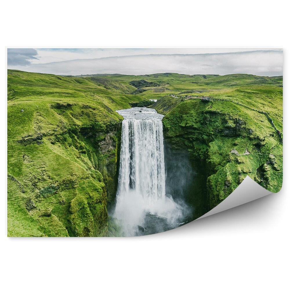 Papier peint Champs verts cascade touristes paysage