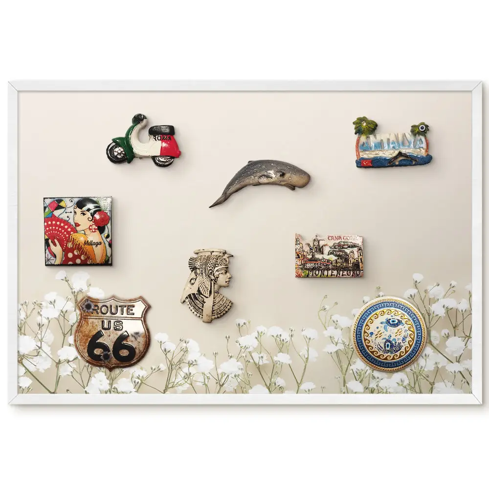 Tableau magnétique décoratif avec cadre motif fleurs blanches sur fond beige