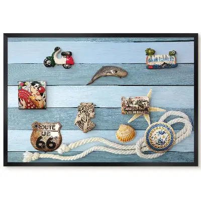 Tableau porte-aimants avec motif de coquillages et corde sur planches bleues