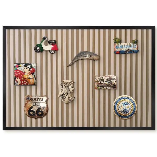 Tableau magnétique avec motif de rayures verticales en bois clair