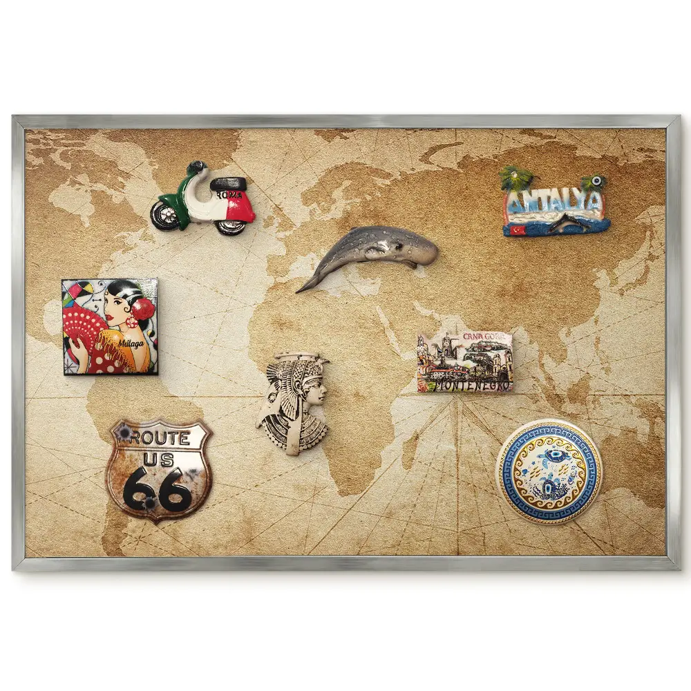 Tableau magnétique avec cadre et motif de carte élégante dans des tons beiges chauds