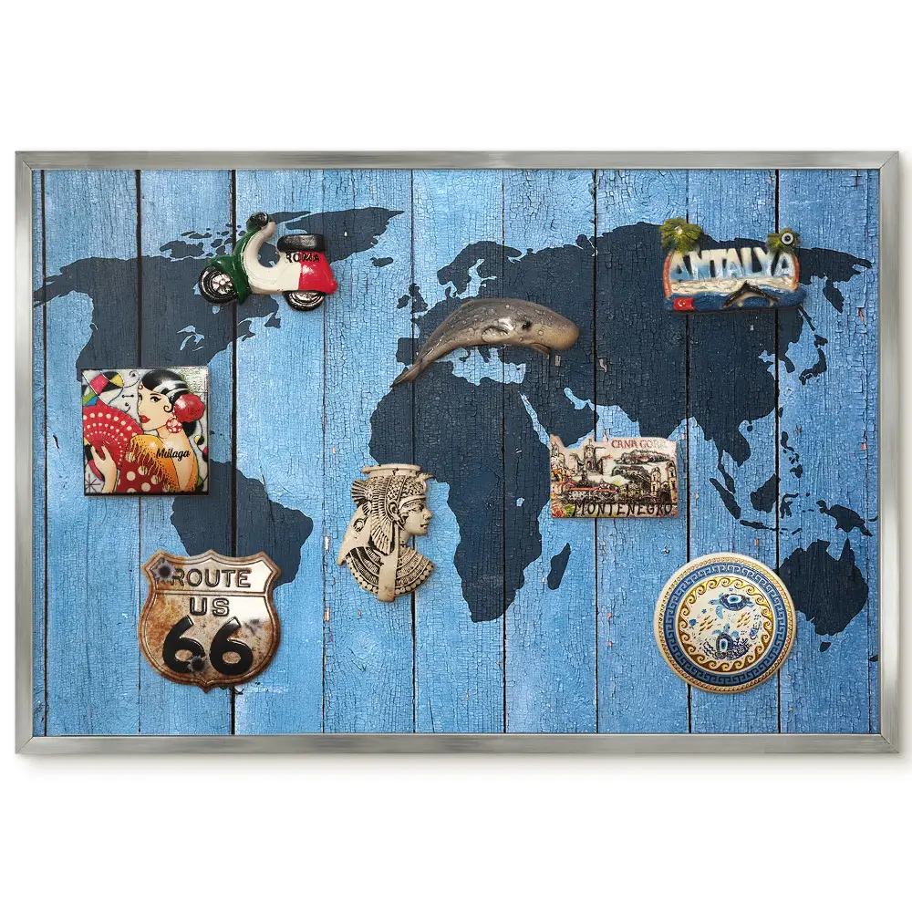 Tableau magnétique encadré carte du monde sur fond en bois