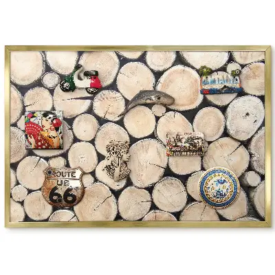 Panneau décoratif en bois pour aimants souvenirs sur fond sombre