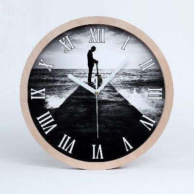 Horloge murale en bois Guitariste sur la jetée