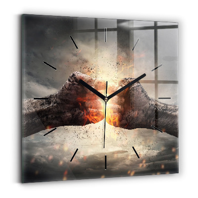 Pendule carrée en verre Force des poings