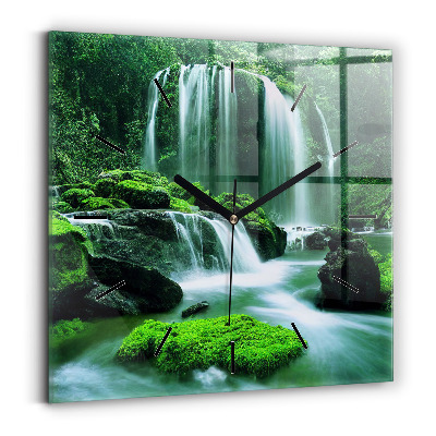 Horloge carrée en verre Cascade parmi la mousse