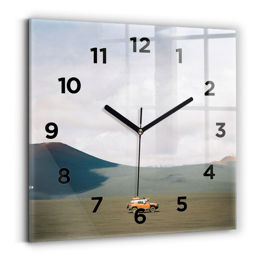 Pendule carrée en verre Véhicule dans le désert du Kamchatka