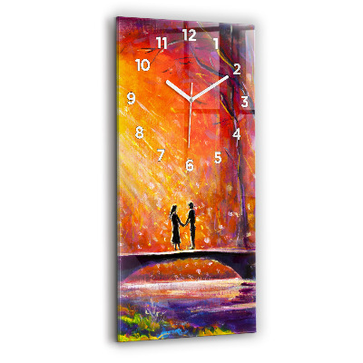 Horloge murale verticale Couple dans la forêt