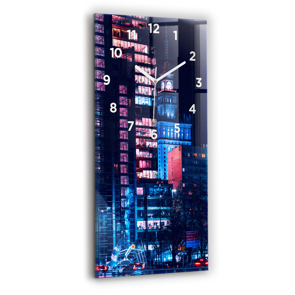 Horloge rectangulaire verticale Varsovie la nuit
