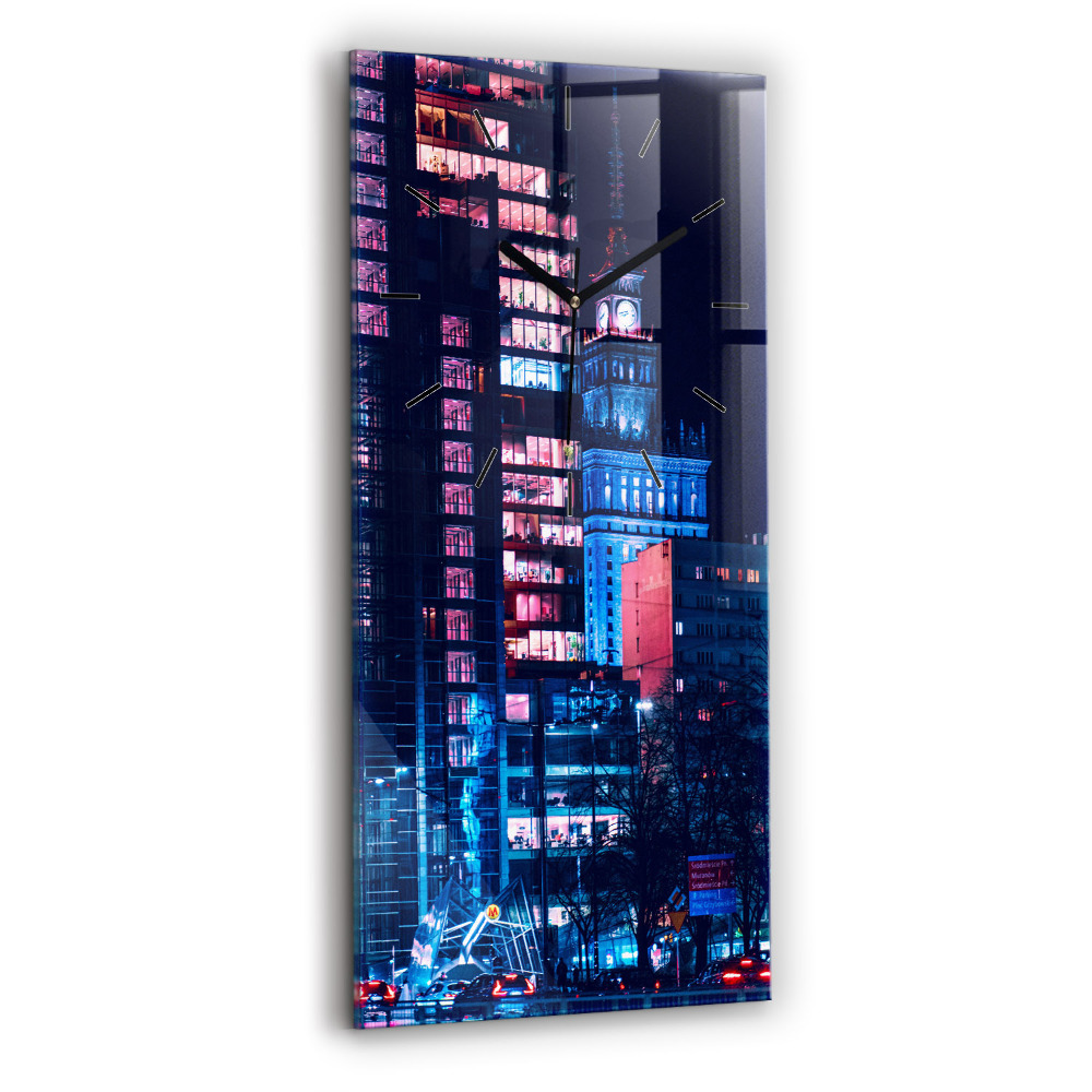 Horloge rectangulaire verticale Varsovie la nuit