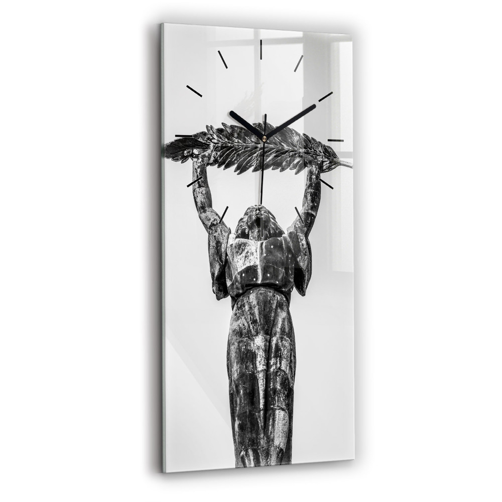 Horloge murale verticale Statue de la Liberté à Budapest