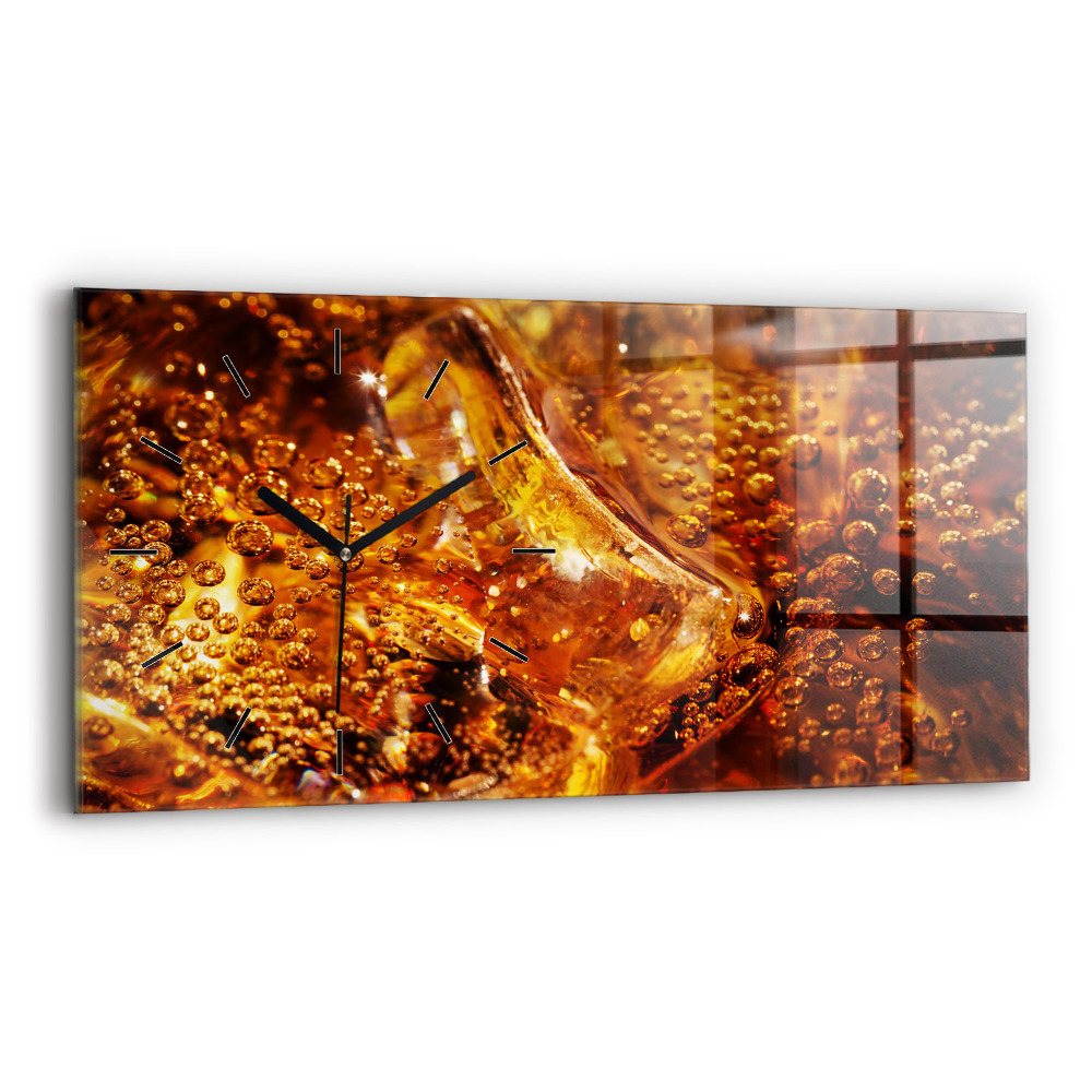 Horloge rectangulaire horizontale Gros plan sur une boisson