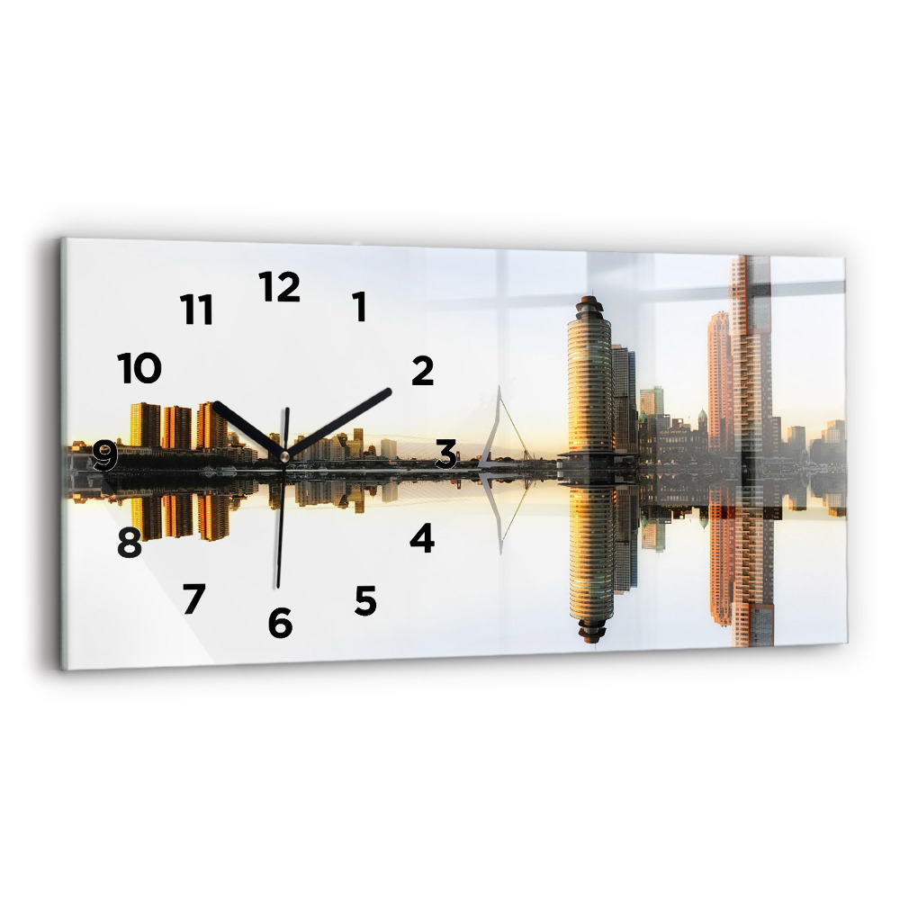 Horloge horizontale en verre Ville au bord de la rivière