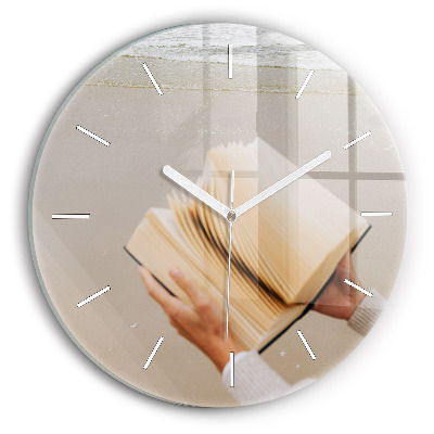 Horloge ronde murale Un moment avec un livre