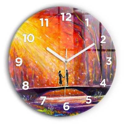 Horloge ronde en verre Couple dans la forêt