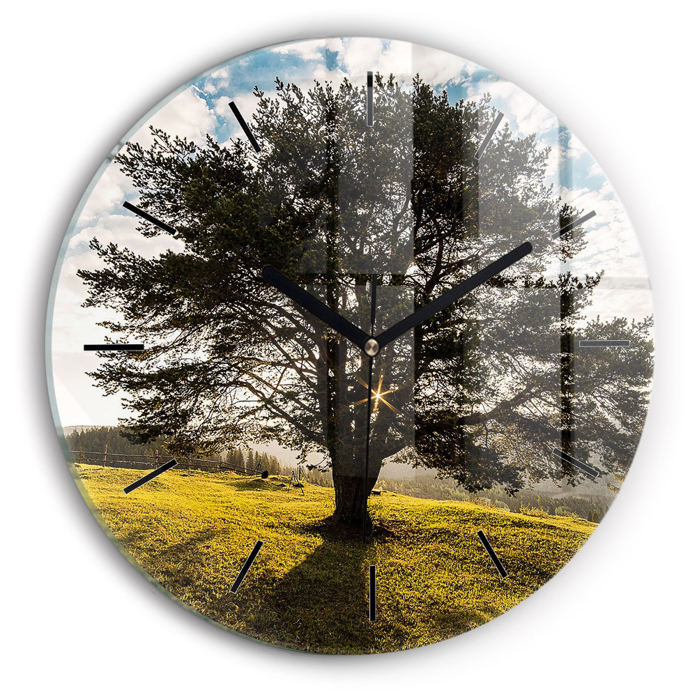 Arbre sur une colline Horloge ronde en verre