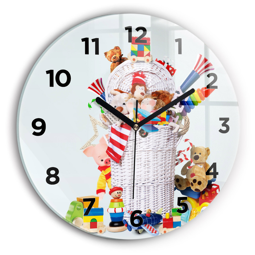 Horloge ronde en verre Panier en osier avec des jouets