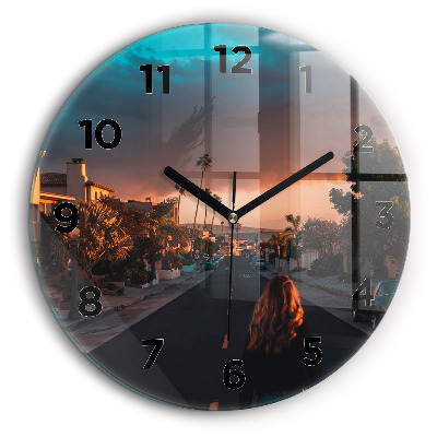 Femme sur la route Horloge ronde murale 60 cm